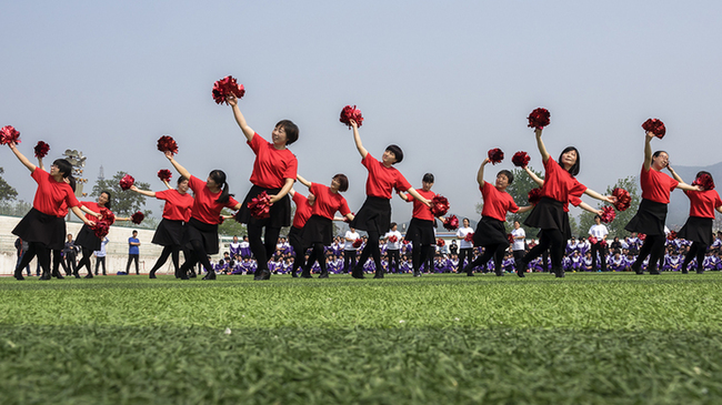 蓟州一中举行“五一国际劳动节”教师舞蹈展演活动
