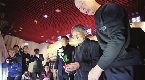 缅怀革命先烈 平津馆观众如潮